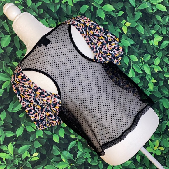 COLORFUL ABSTRACT TOP W/ POLKADOT SHEER CUTOUT BACK · SIZE M - Picture 4 of 5